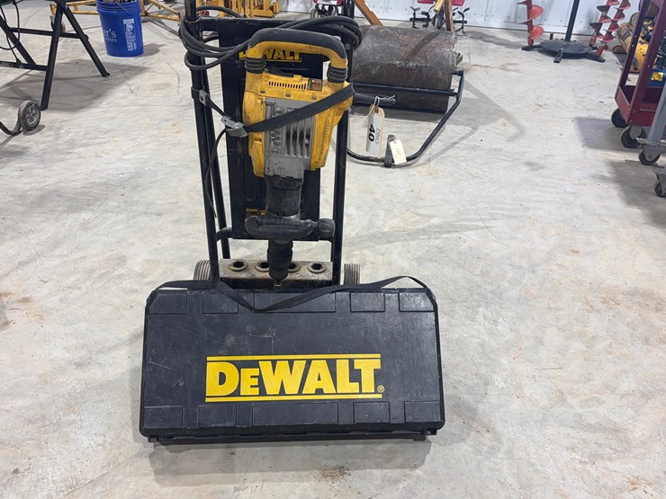 dewalt-d25901-demolition-hammer-image-5