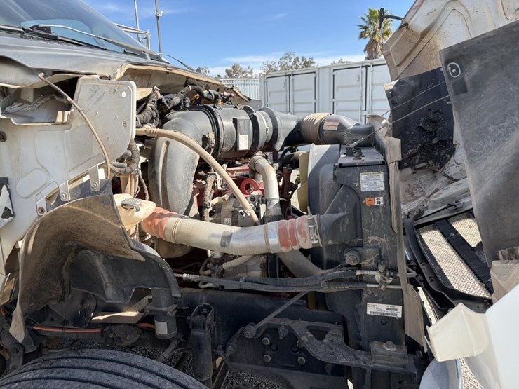 2011-ford-f750-image-8