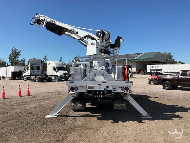 2024-freightliner-m2-106-image-47