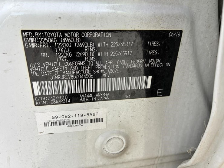 2016-toyota-rav4-image-19