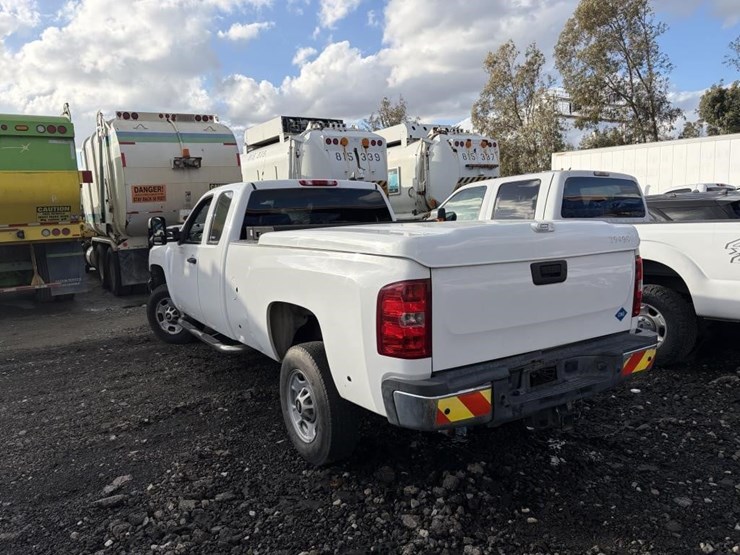 2013-chevrolet-2500-image-4