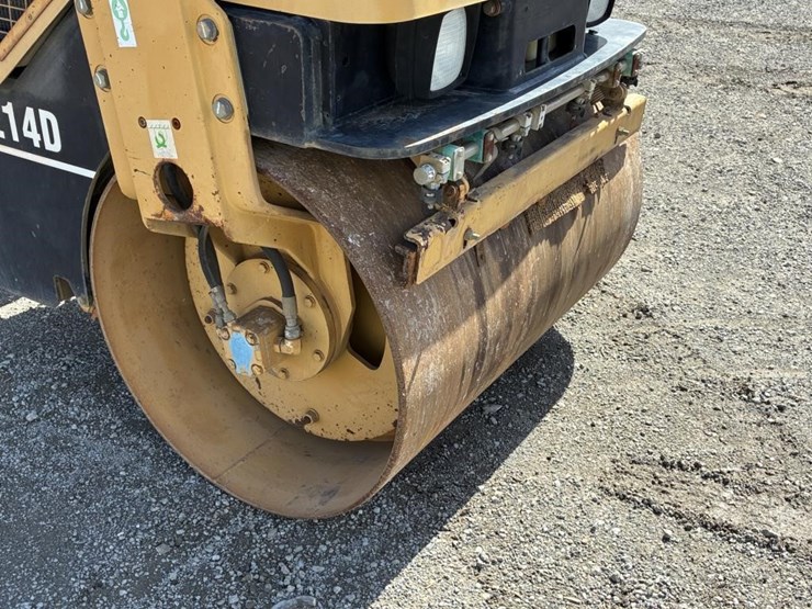 2016-caterpillar-cb-214d-image-7