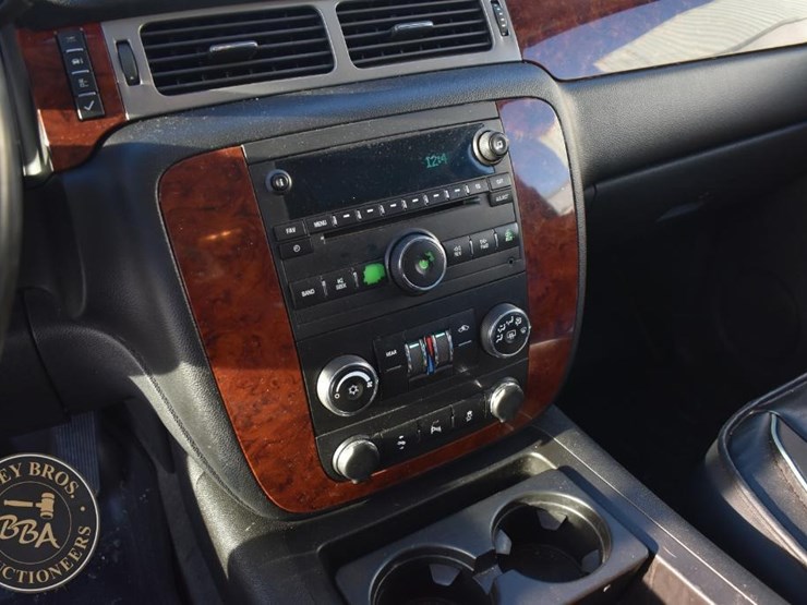 2013-chevrolet-tahoe-ls-image-27