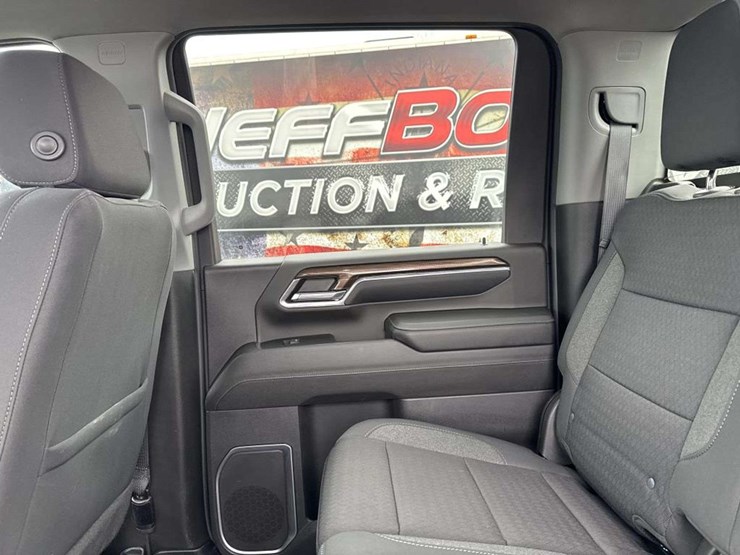 2024-chevrolet-3500-image-17