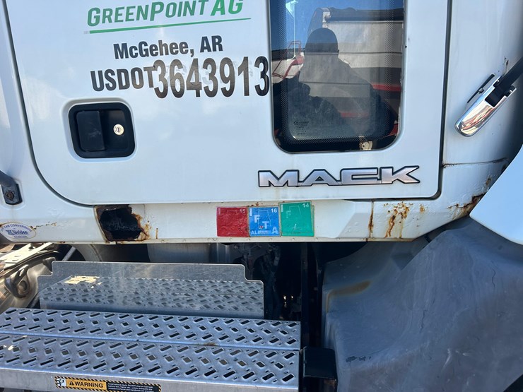 2012-mack-tender-truck-w/adams-rear-discharge-bed-auger-image-17