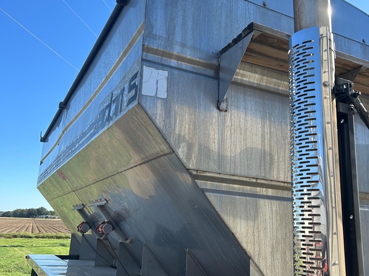 2012-mack-tender-truck-w/adams-rear-discharge-bed-auger-image-21