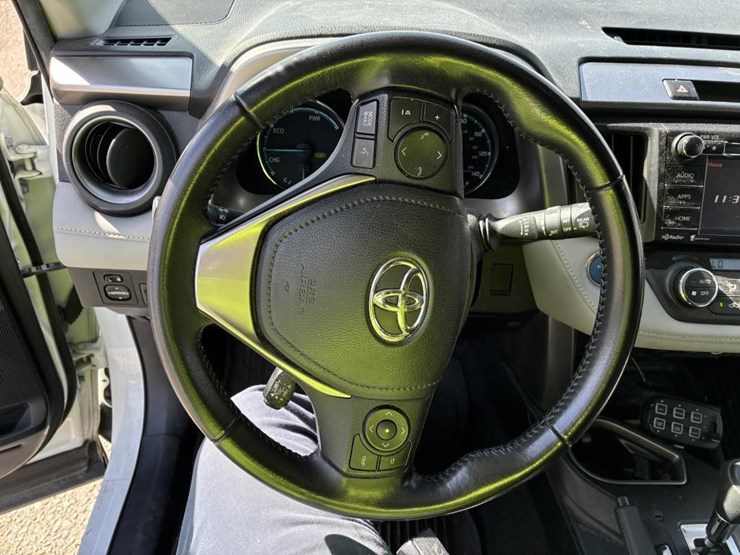 2016-toyota-rav4-image-14