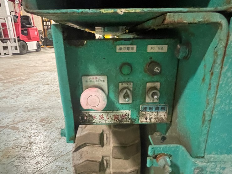 #202-•-airman-encl06-electric-track-scissor-lift-image-21