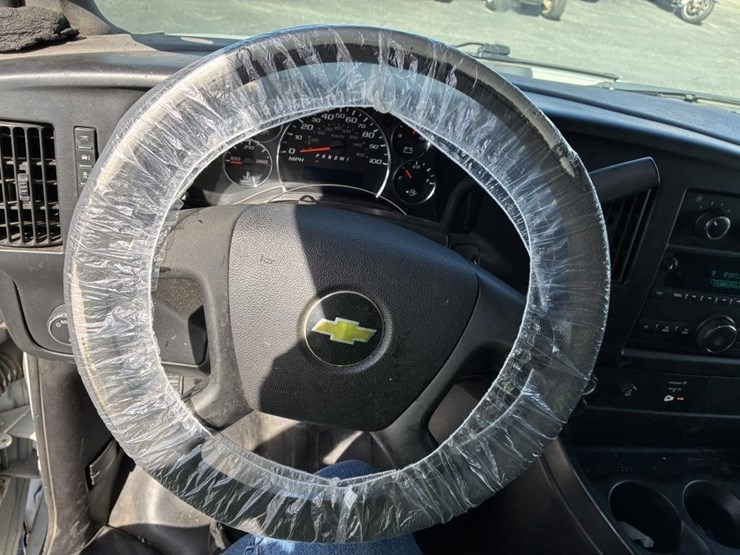 2016-chevrolet-express-2500-image-12