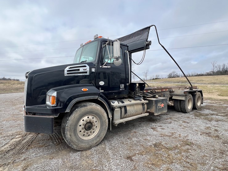 western-star-4700sb-image-1