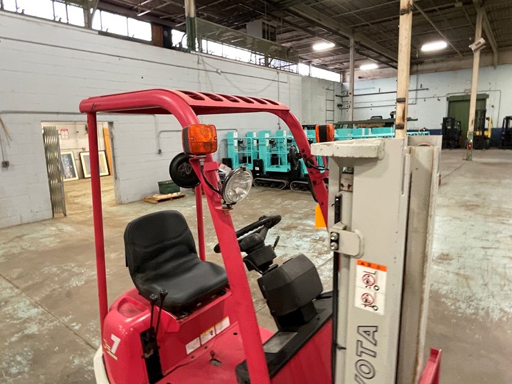 #183-•-toyota-7-runner-electric-forklift-image-26