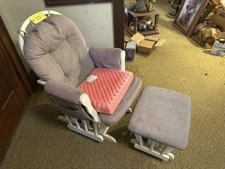 rocking-chair-&-ottoman-image-2