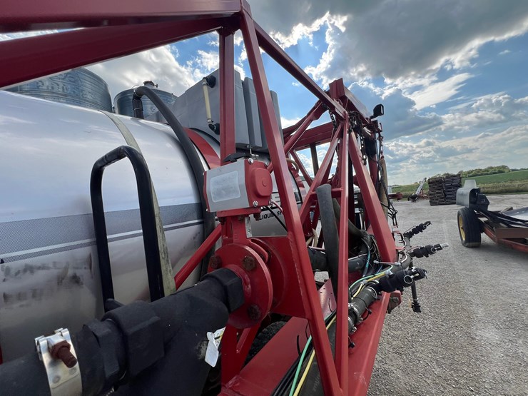 case-610-sprayer-system-2000-gallons-image-56