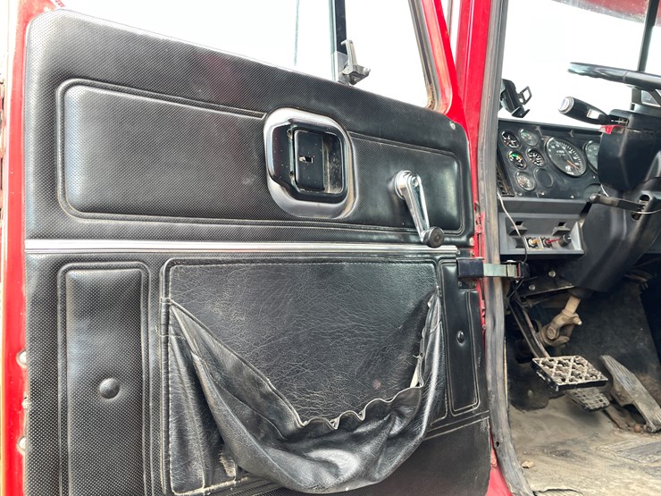 2001-mack-cl713-image-21