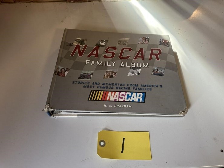 vintage-nascar-sports-memorabilia-image-1