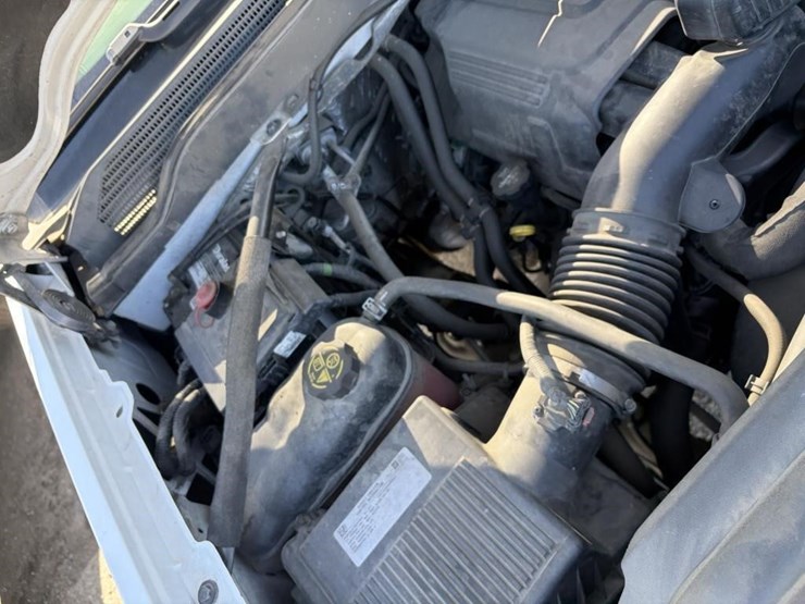 2017-chevrolet-2500-image-18