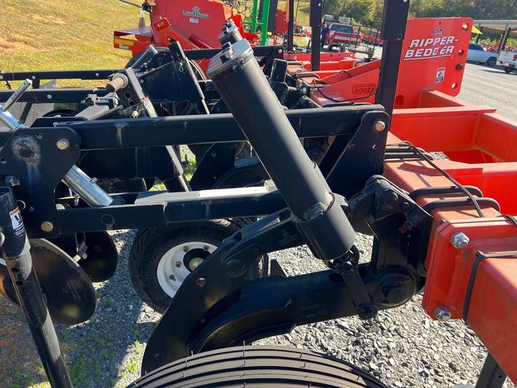 2021-white-251-image-12