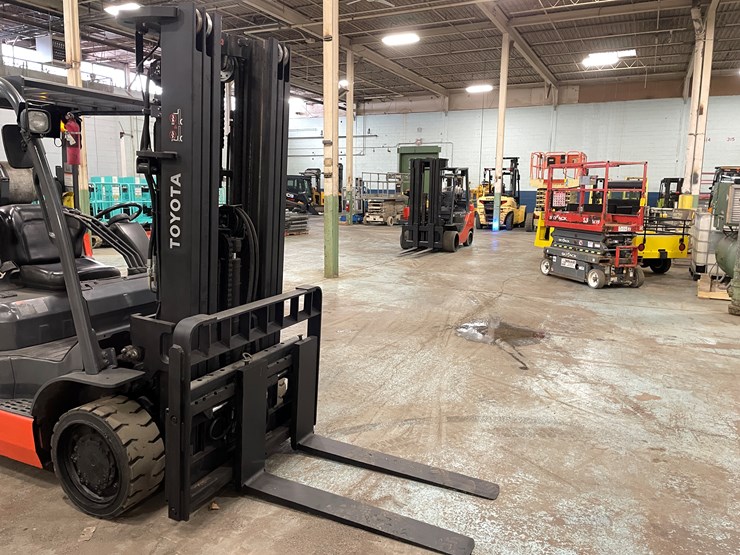 #177-•-2016-toyota-propane-forklift-image-11