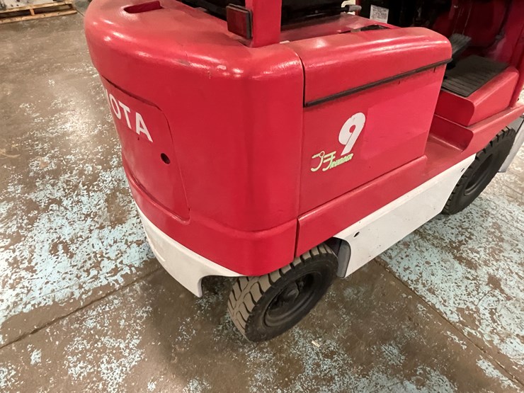 #184-•-toyota-9-runner-electric-forklift-image-25