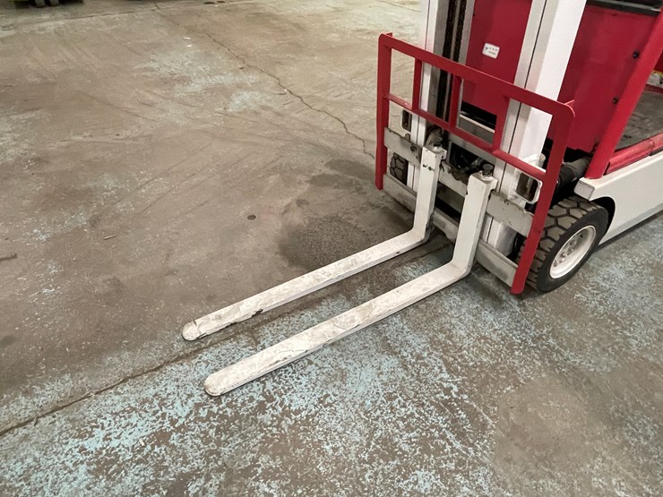 #185-•-toyota-7-runner-electric-forklift-image-9