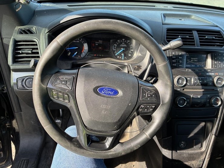 2018-ford-explorer-image-13