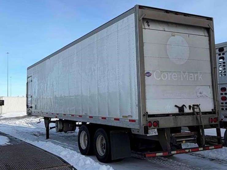 2011-utility-enclosed-trailer-image-3