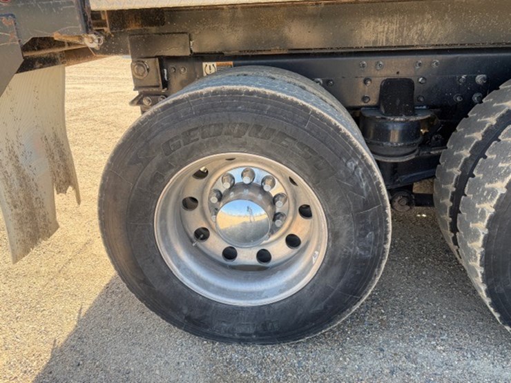 2024-kenworth-t880-image-32