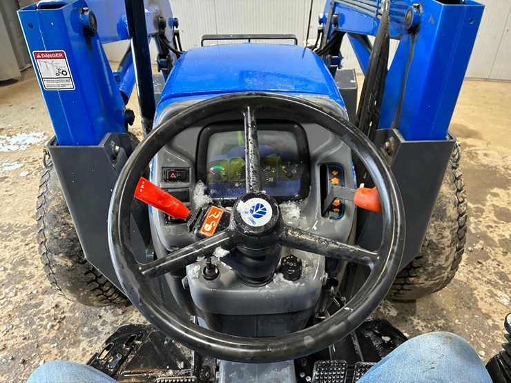 new-holland-tn65-image-23