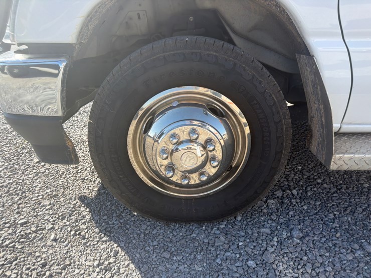 2021-ford-e450-image-8