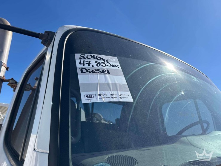 2016-freightliner-114sd-image-30