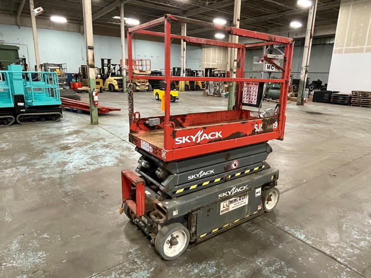 #206-•-2016-skyjack-scissor-lift-image-5