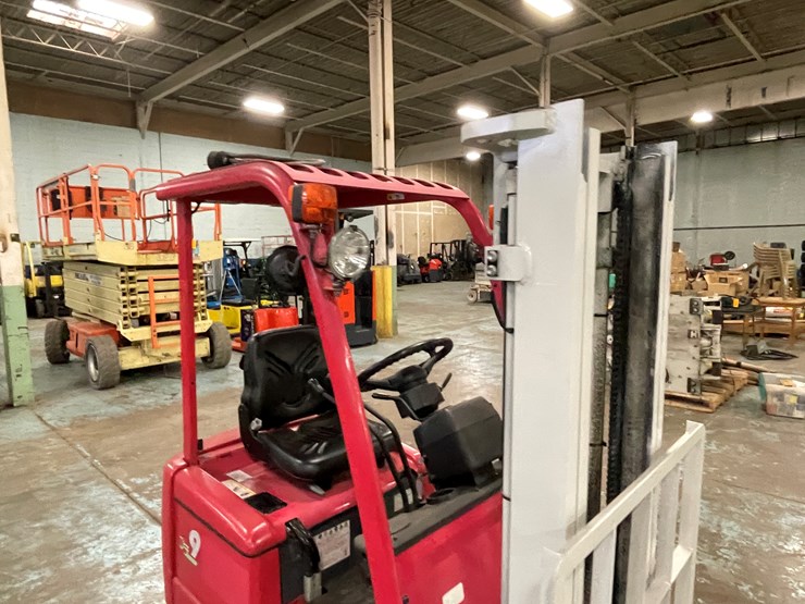 #184-•-toyota-9-runner-electric-forklift-image-29