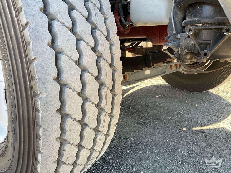 2024-freightliner-m2-106-image-64