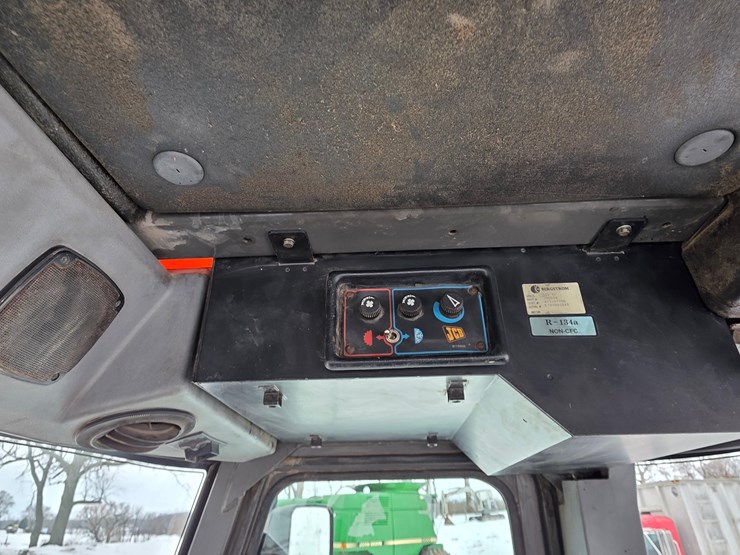 1998-jcb-185-65-image-32