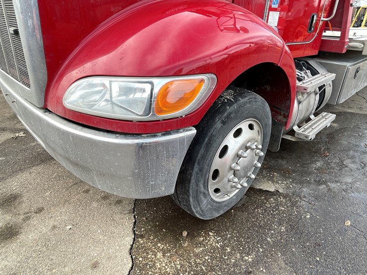 2018-peterbilt-337-image-12