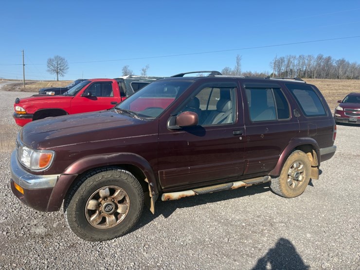 1999-nissan-pathfinder-le-image-1
