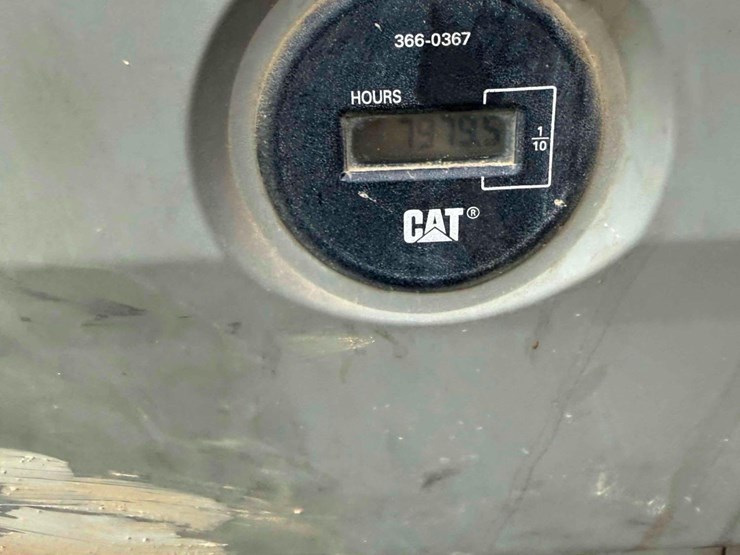 2018-caterpillar-325fl-image-17