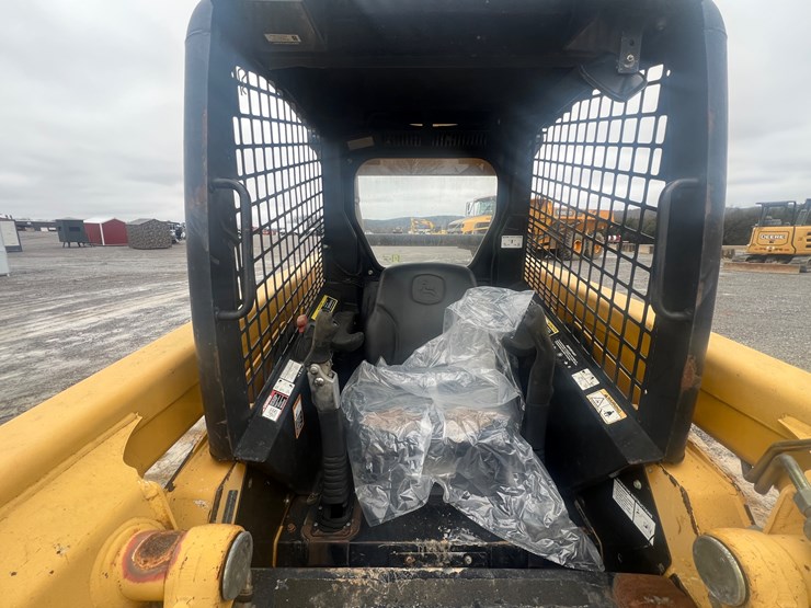 deere-ct322-image-15