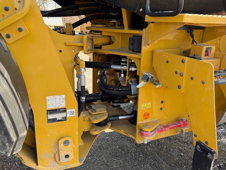 2023-caterpillar-938m-image-11