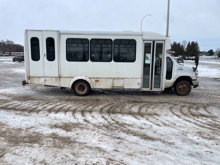 2014-ford-e450-image-6