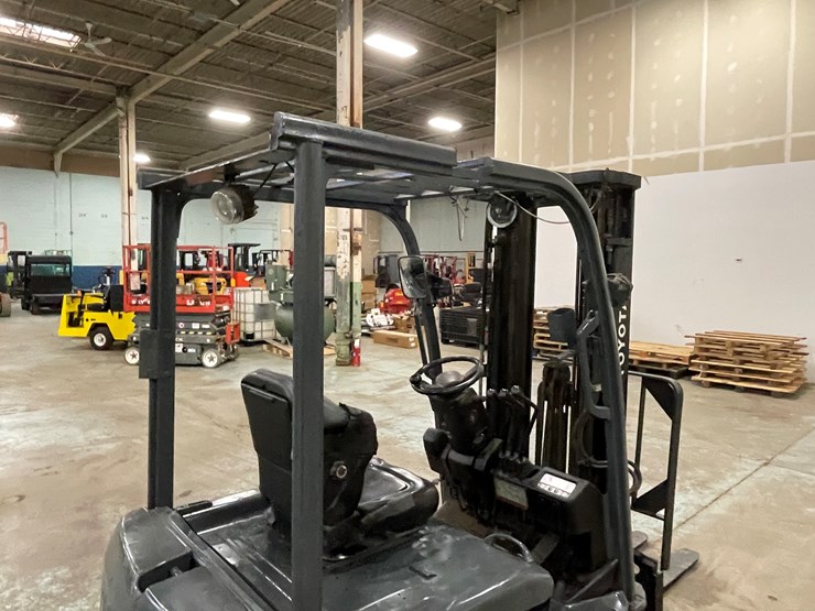 #171-•-2016-toyota-electric-forklift-image-21