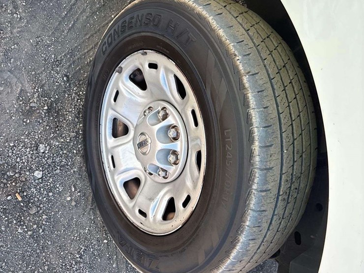 2016-nissan-nv2500-image-17