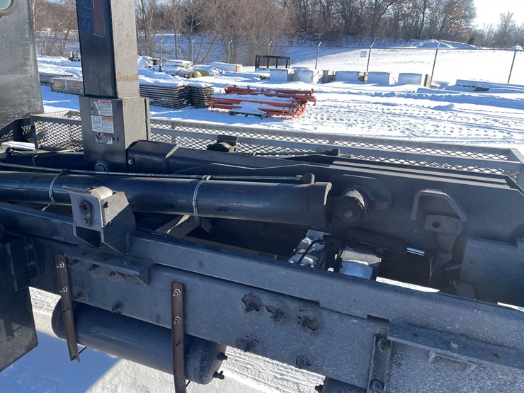 #1459-•-2008-peterbilt-pb335-hook-truck-(has-mn-title)-image-14