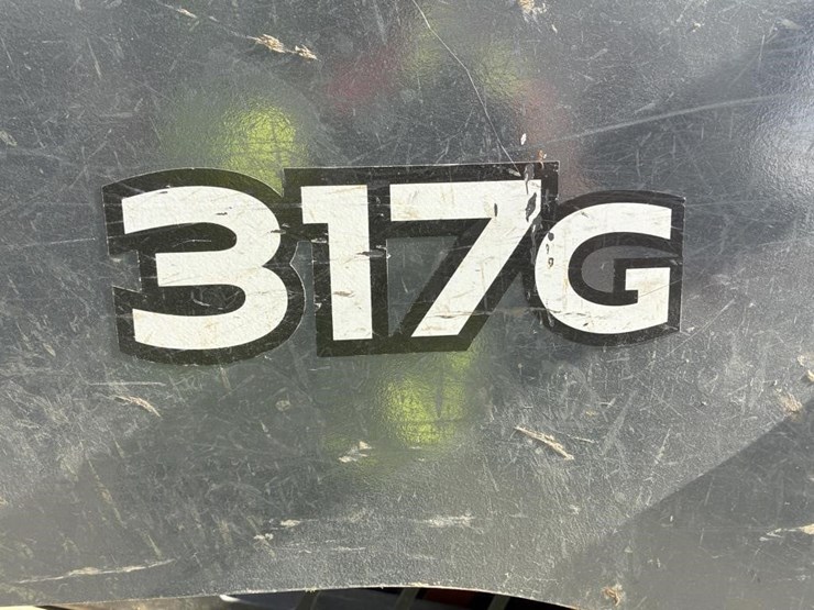 2021-deere-317g-image-13