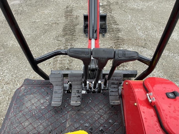 2026-vicsec-hydraulic-excavator-image-17