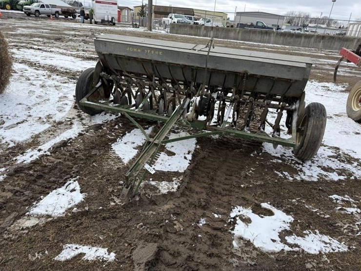 john-deere-8-image-1