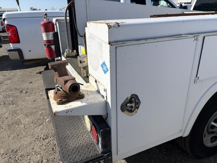 2011-chevrolet-2500-image-24