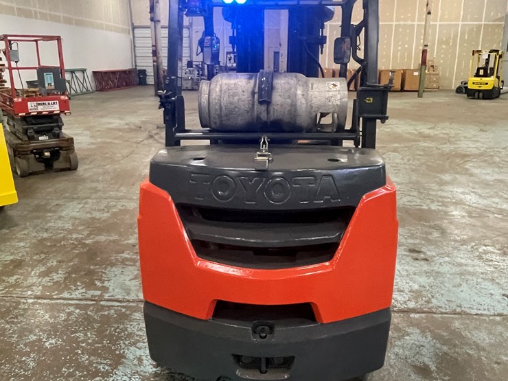 #175-•-2015-toyota-propane-forklift-image-6