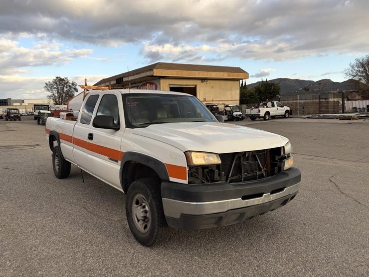 2005-chevrolet-2500-image-2