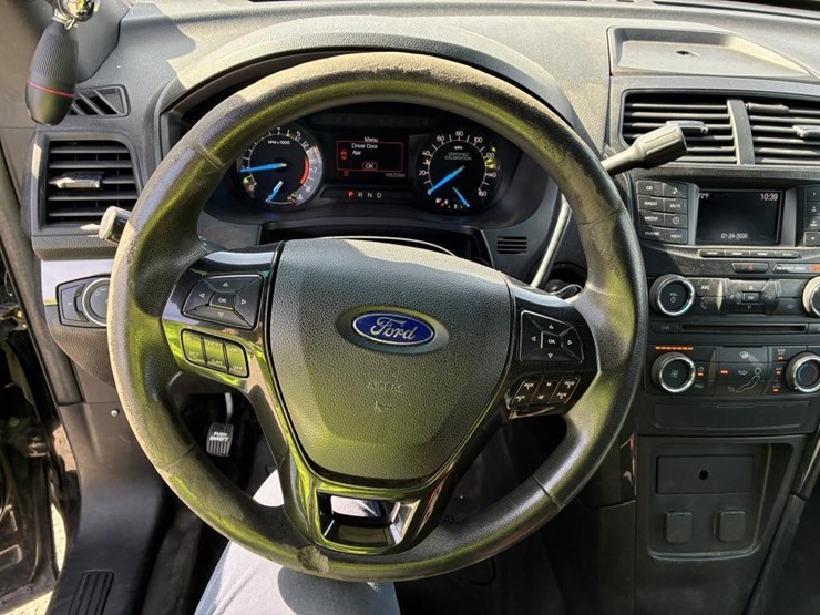 2017-ford-explorer-image-13